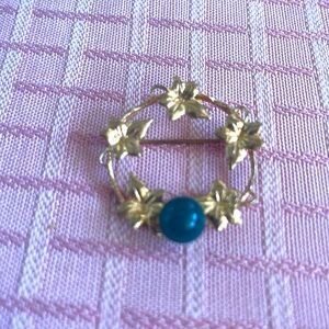 Fourteen karat gold vintage wreath with jade broach.
